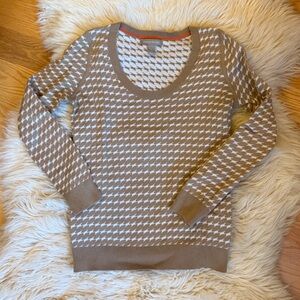 Banana Republic Tan and Cream Houndstooth Sweater